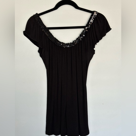 Unyx off the shoulder or low shoulder top with sequin trim. Short sleeve. Medium - Picture 3 of 9